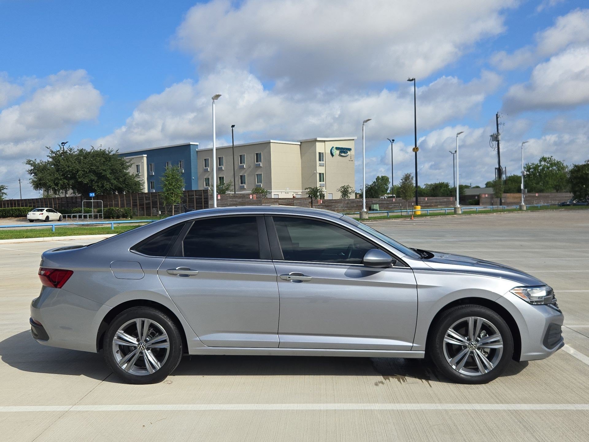 Used 2024 Silver Volkswagen SE image 2