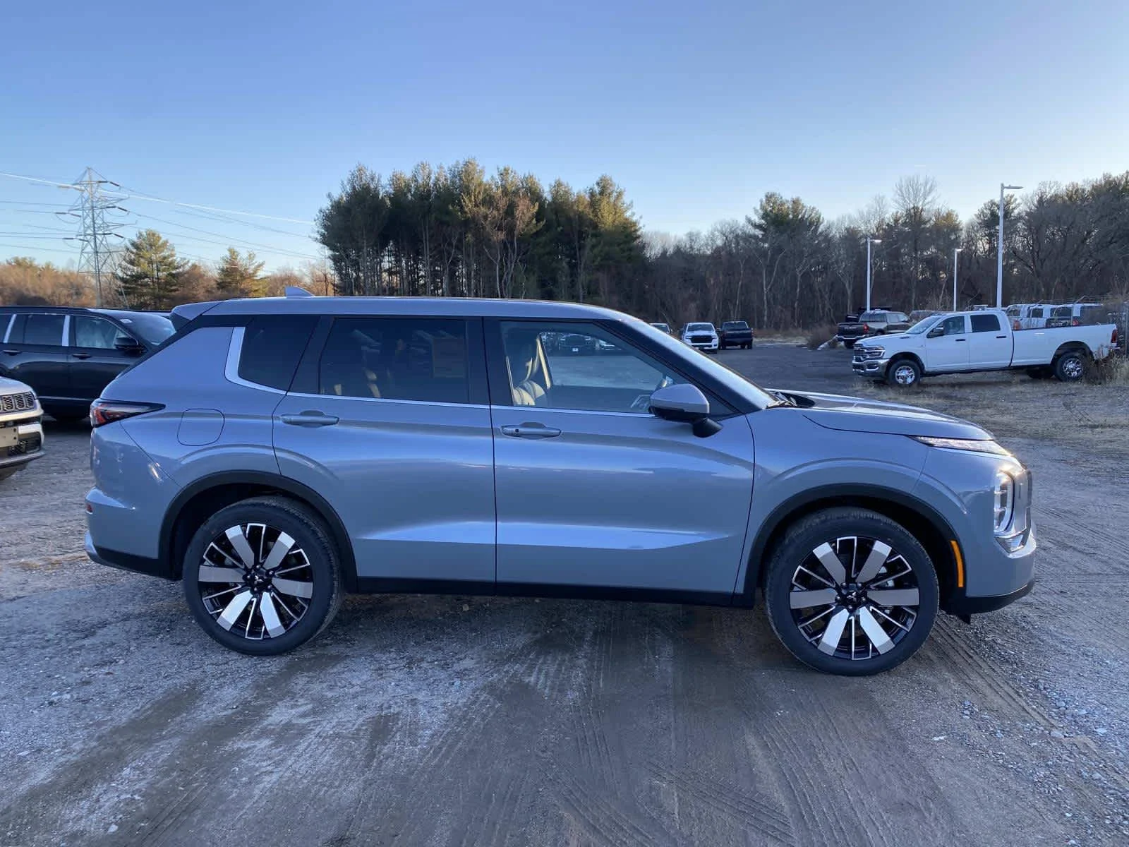 New 2026 Moonstone Gray Metallic Mitsubishi SE image 2