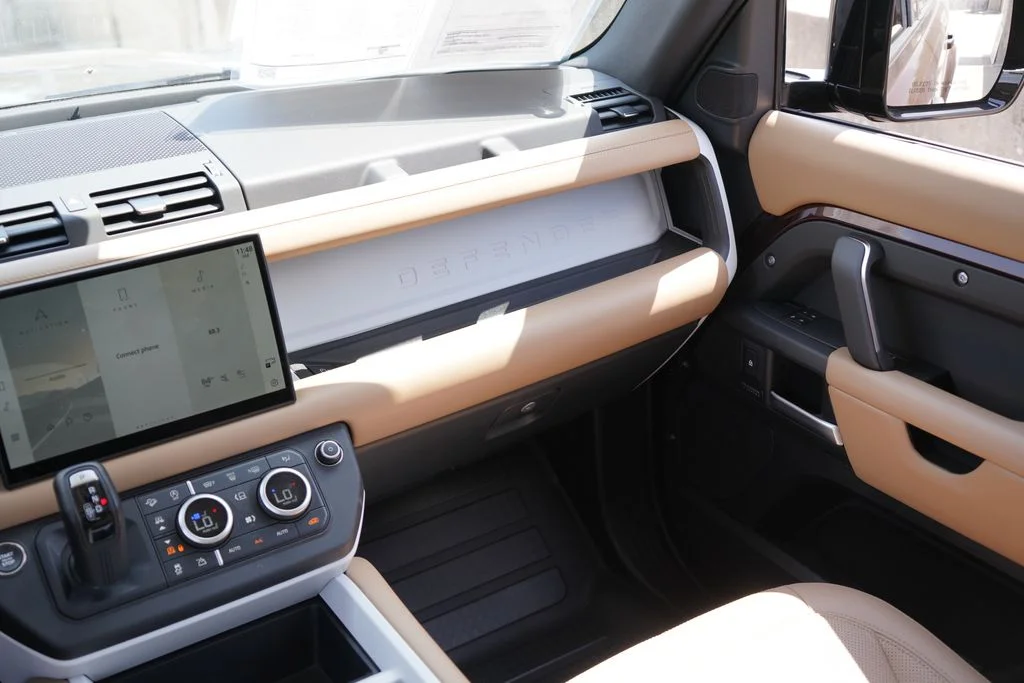 2025 Land Rover Defender X-Dynamic SE - Photo 27