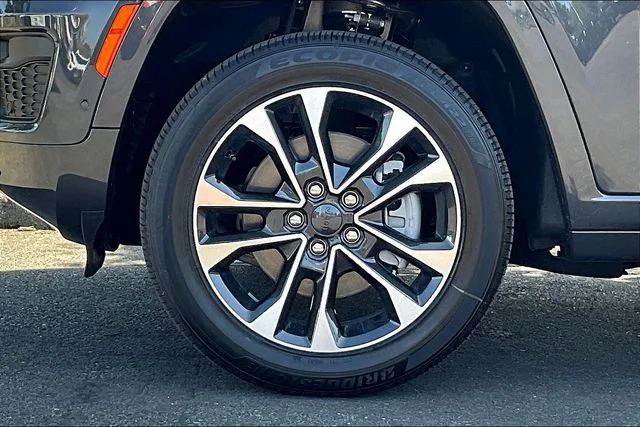 2025 Jeep Grand Cherokee L Overland - Photo 13