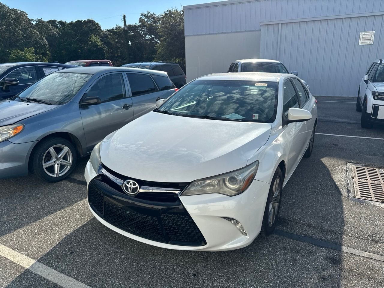 Used 2015 White Toyota SE image 1