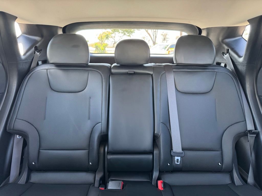 Used 2023 Steel Gray Kia Wind image 19