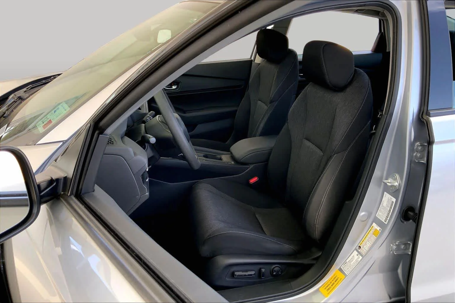 Used 2025 Solar Silver Metallic Honda SE image 11