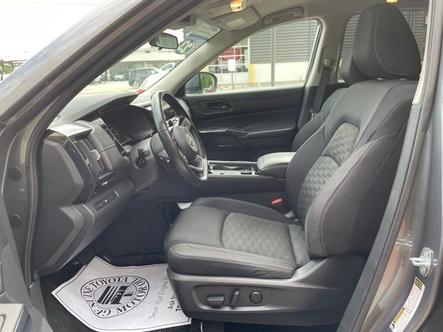 Used 2023 Gun Metallic Nissan SV image 10