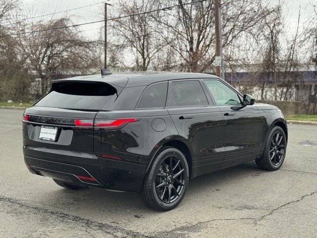 New 2026 Santorini Black Land Rover Dynamic SE image 5