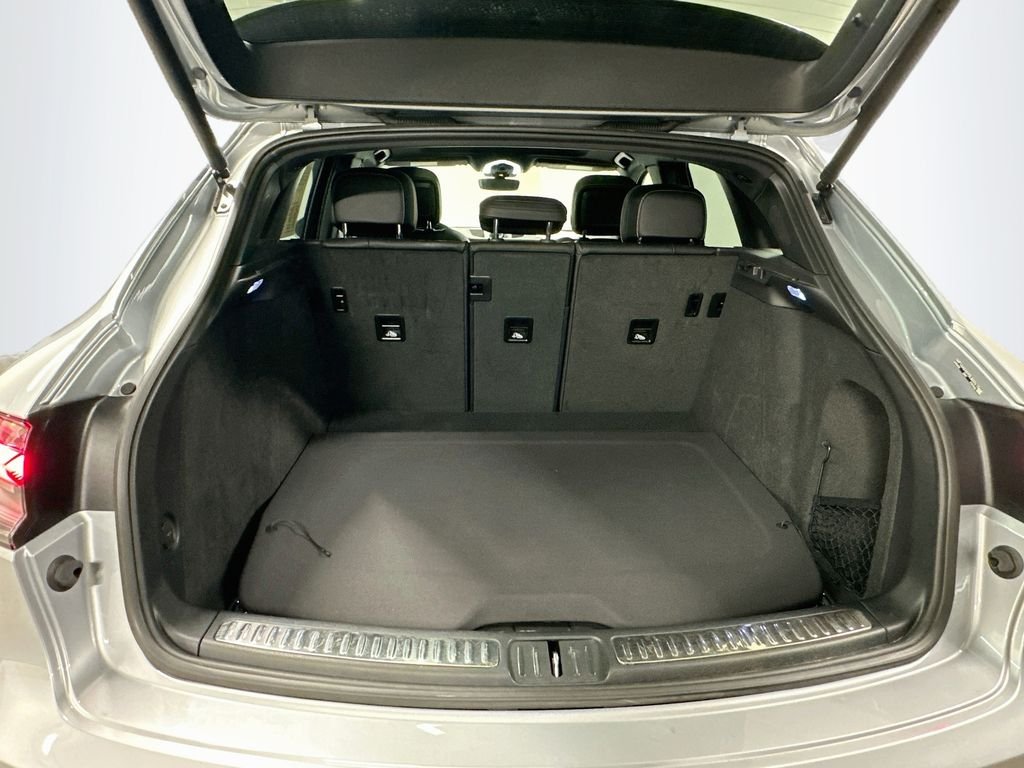 Used 2025  Porsche  image 27
