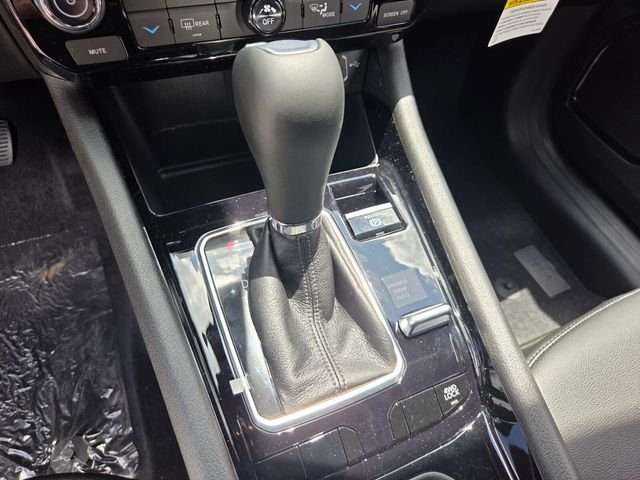 New 2026 Bright White Clearcoat Jeep Latitude image 11