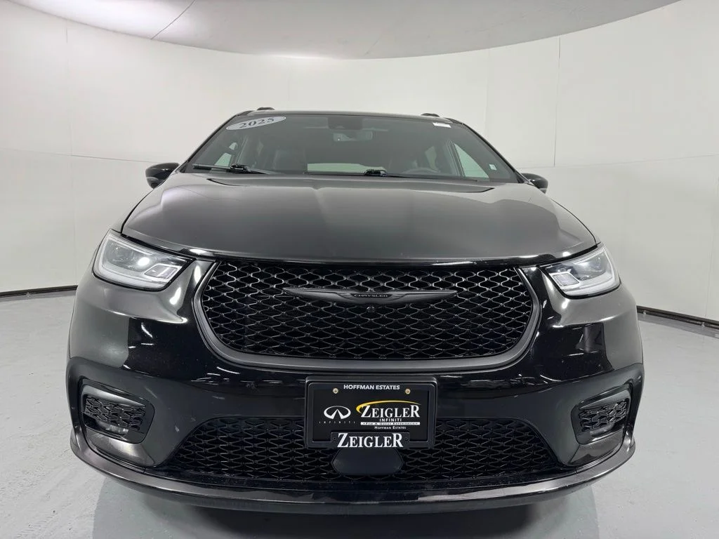 Used 2025 Black Chrysler Limited image 10