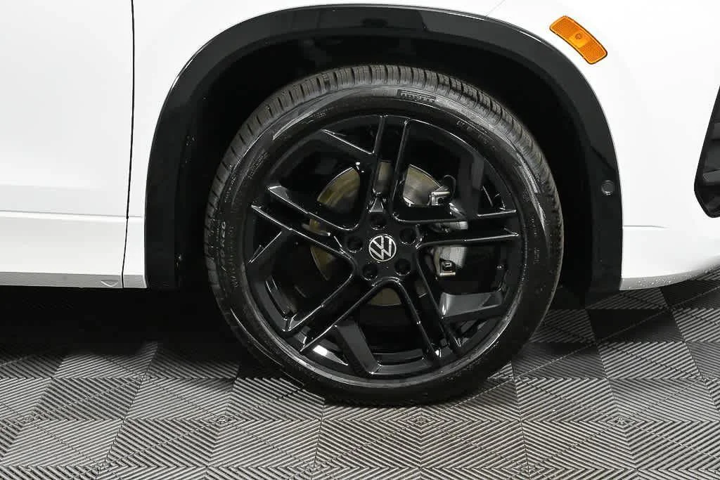 New 2026 Opal White w/Deep Black Roof Volkswagen SE R-Line Black image 37