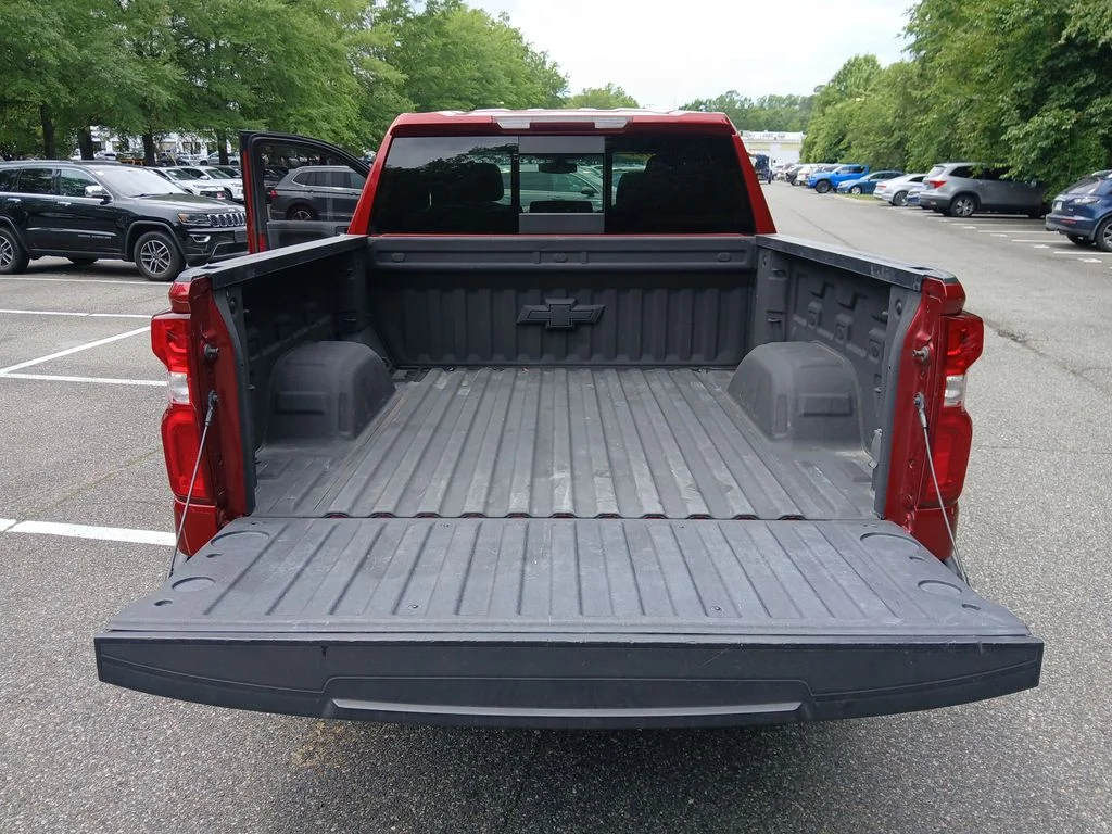 Used 2021 Red Chevrolet RST image 32
