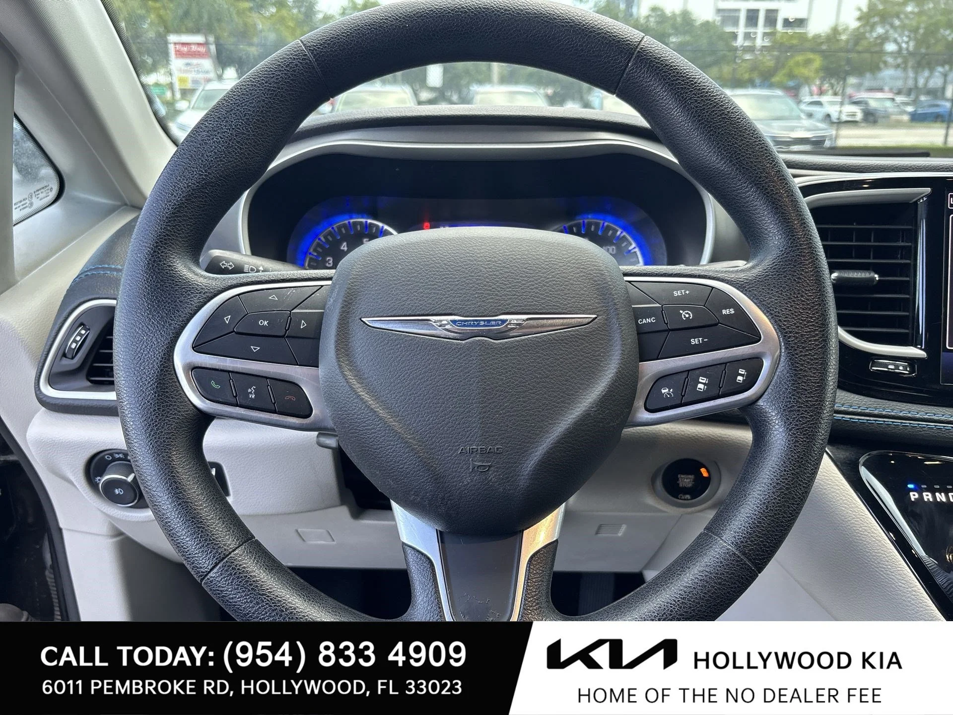 Used 2021 Brilliant Black Crystal Pearlcoat Chrysler Touring image 11