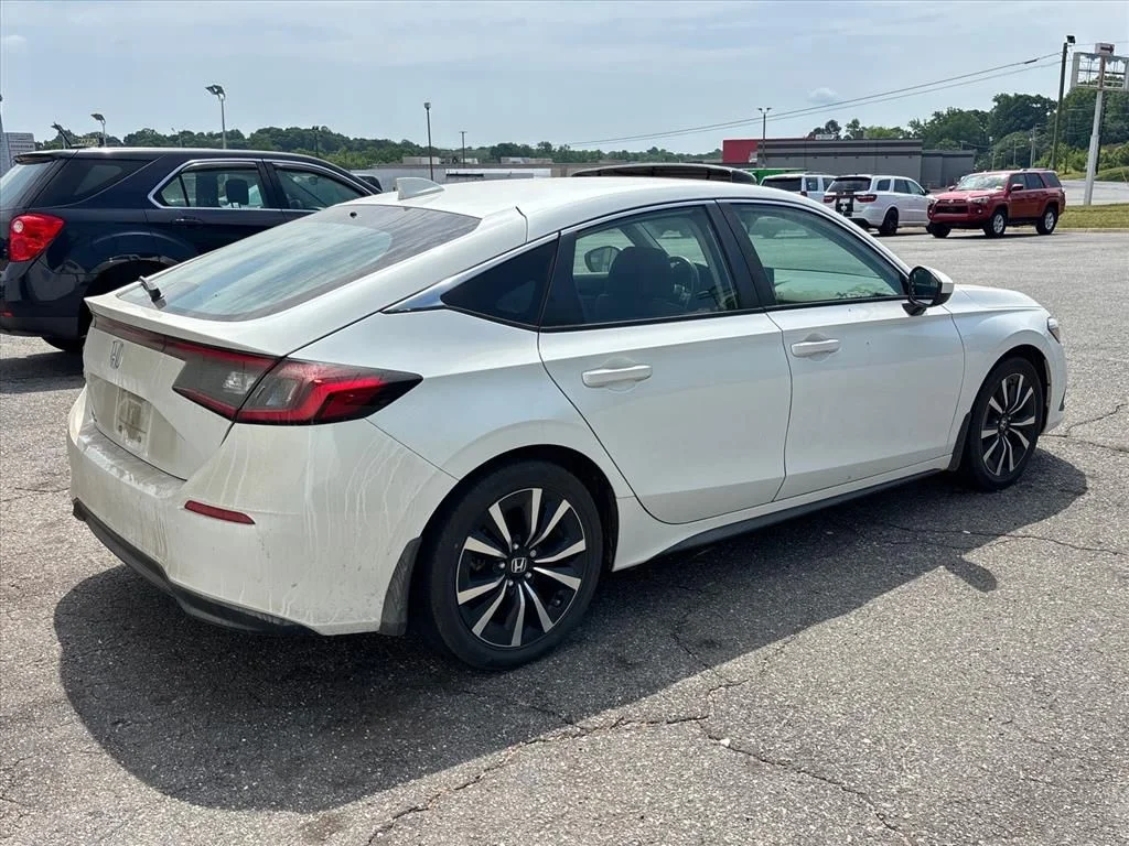 Used 2024 White Honda EX-L image 10
