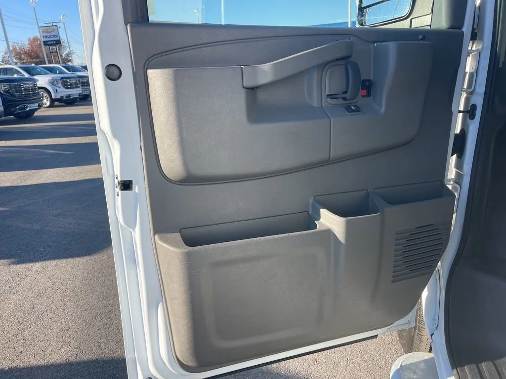 Used 2023 Summit White GMC Work Van image 9