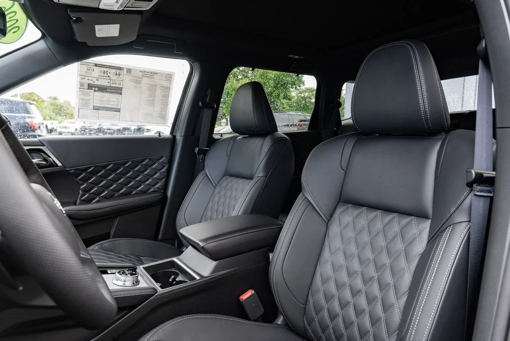 New 2026 Black Nissan Platinum image 23