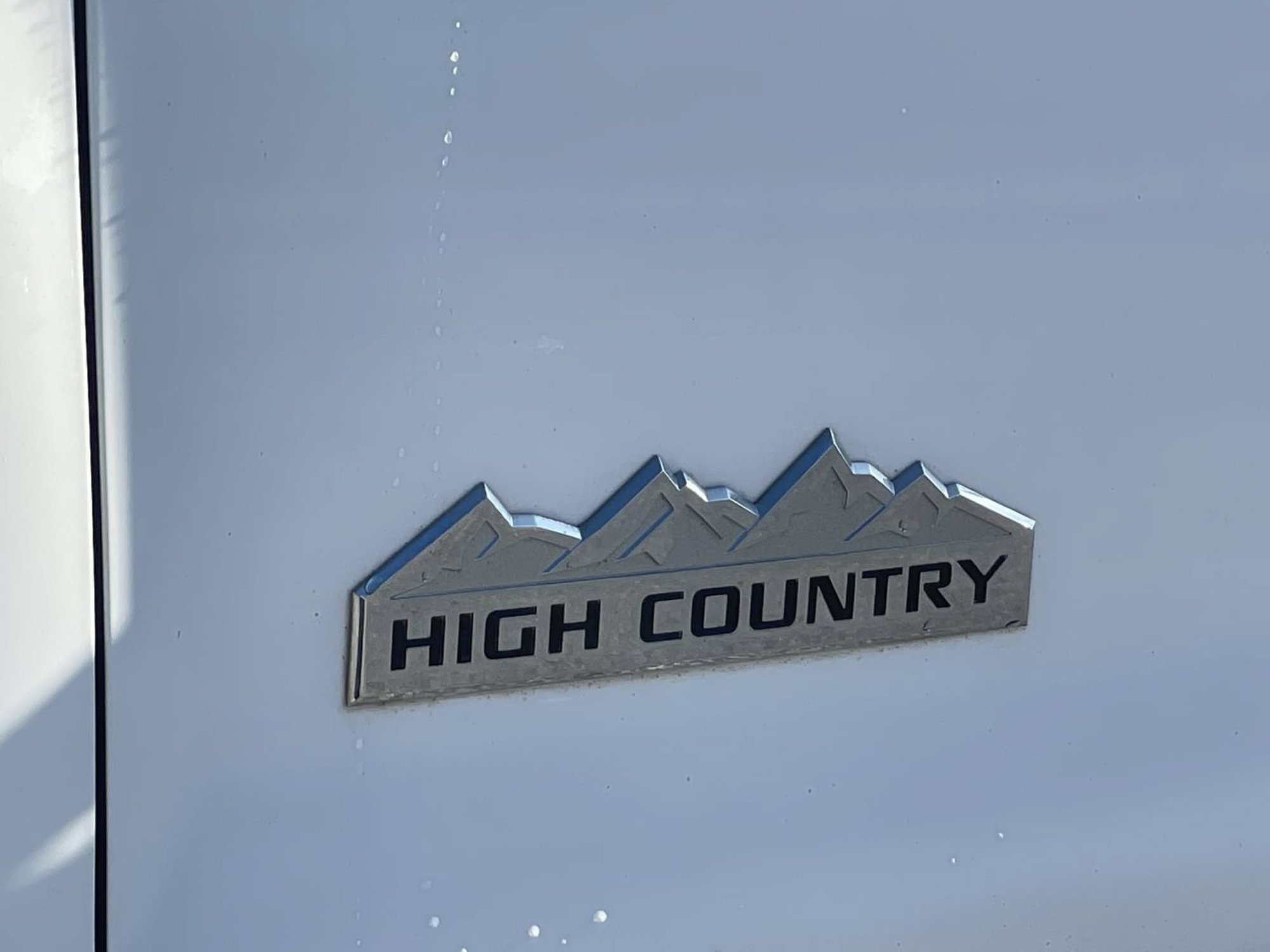 Used 2019 Summit White Chevrolet High Country image 9