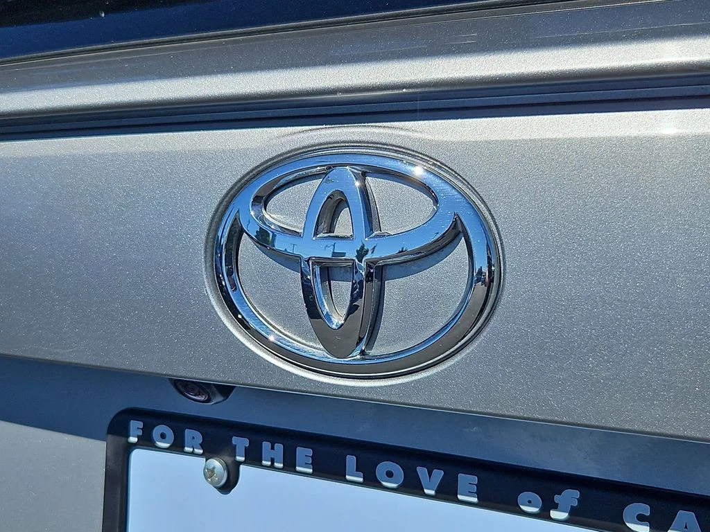 Used 2022 Silver Sky Metallic Toyota XLE image 25