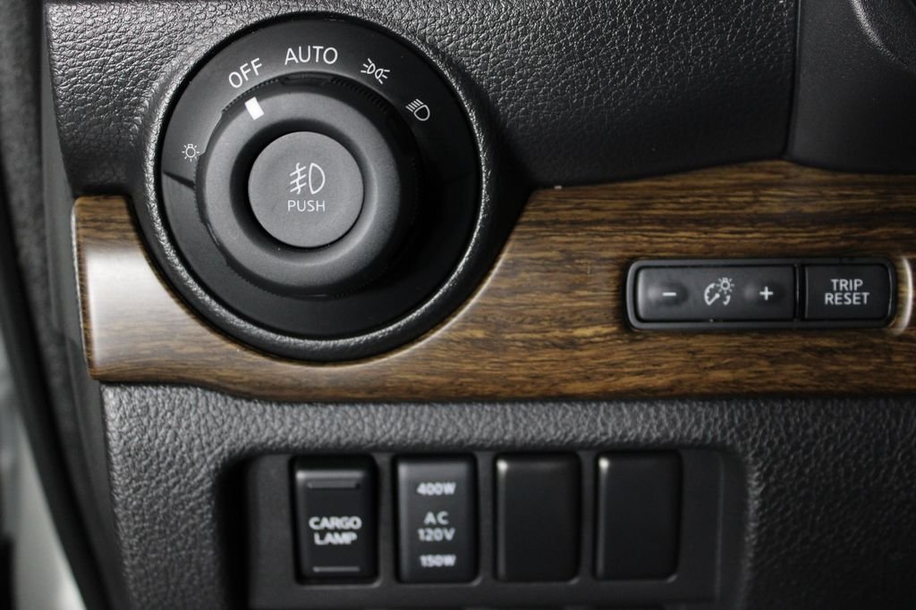 Used 2024 White Nissan Platinum Reserve image 23