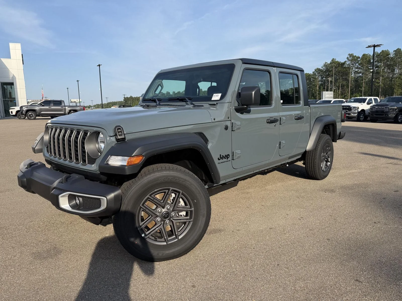 2026 Jeep Gladiator Sport Auto's photo