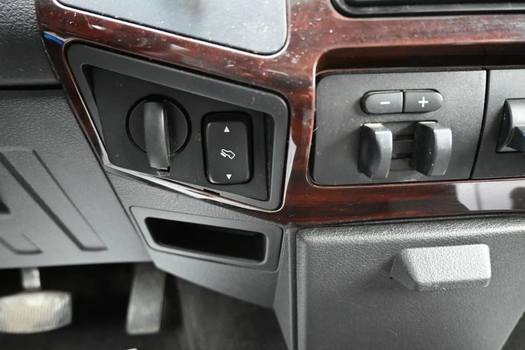 Used 2010  Ford  image 17
