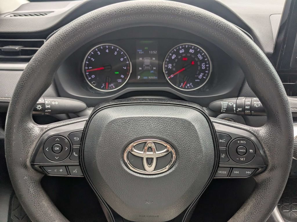 Used 2022 White Toyota XLE image 28