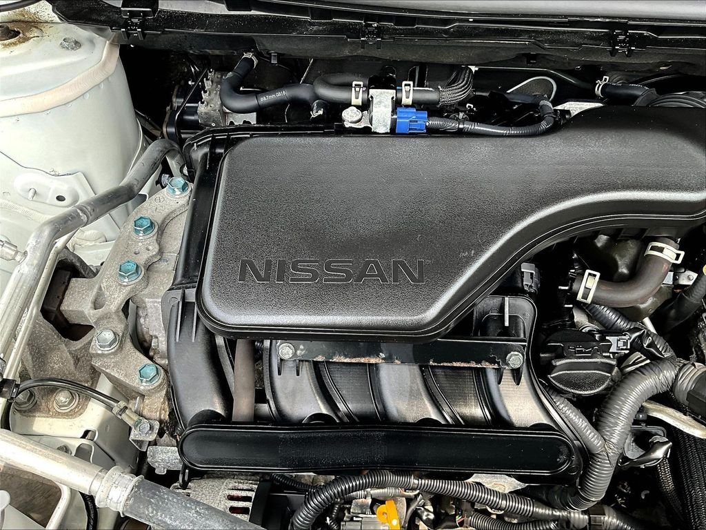 Used 2022 White Nissan SV image 33