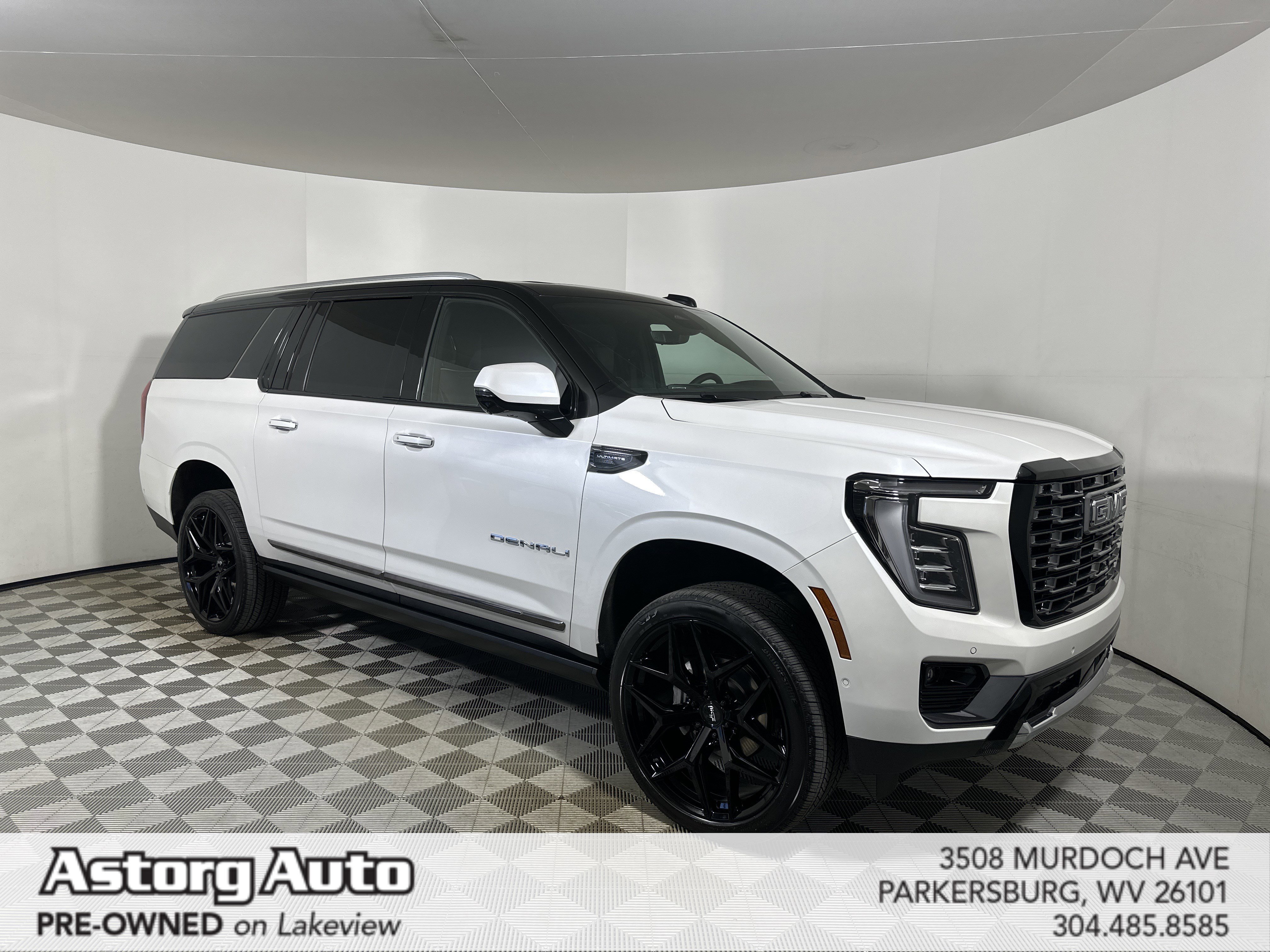 Used 2025 White Frost Tricoat GMC Denali Ultimate image 1