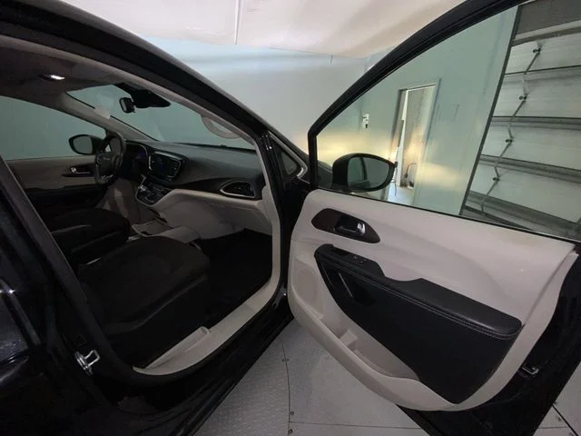 Used 2021 Black Chrysler LX image 24