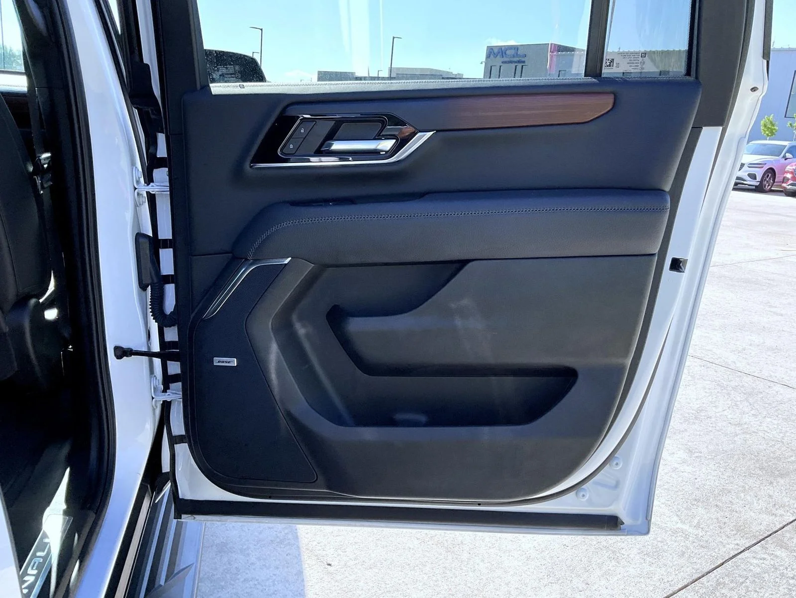 Used 2025 White GMC Denali image 17