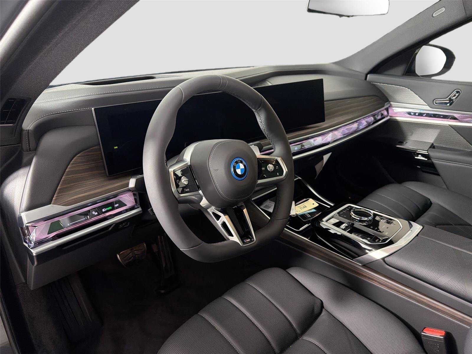 New 2026 Dravit Grey Metallic BMW 750e xDrive image 17