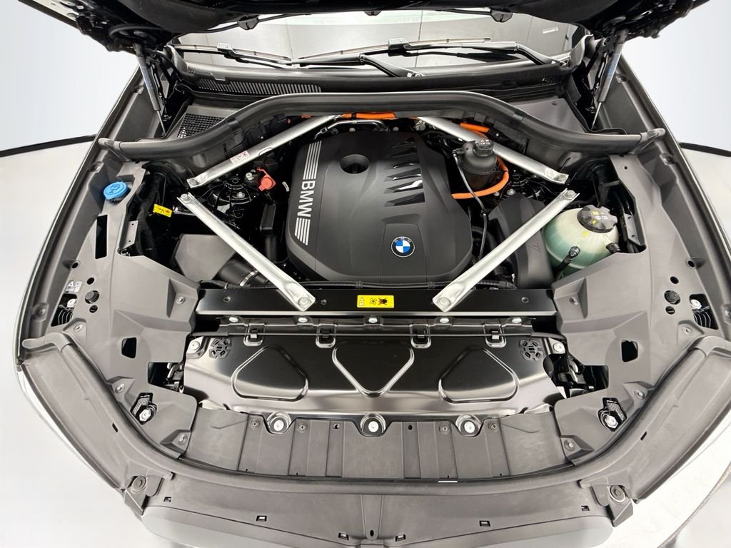 New 2026 Black Sapphire Metallic BMW xDrive50e image 28