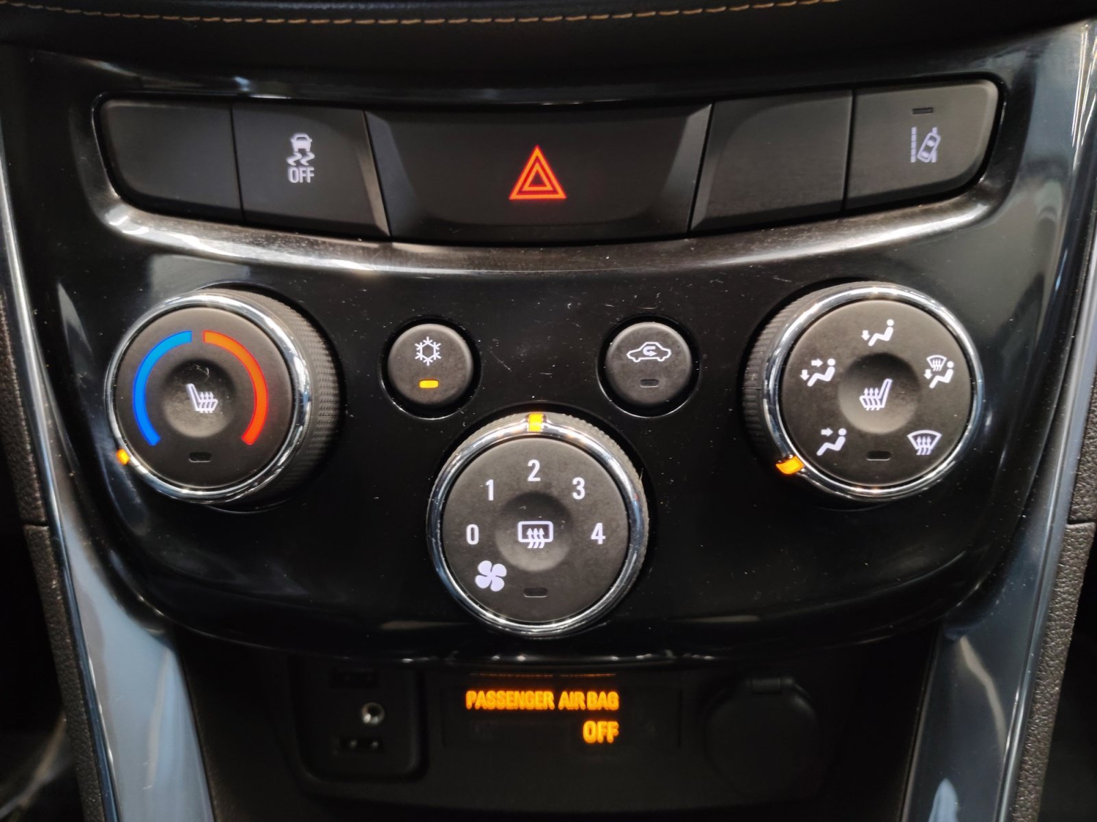 Used 2018 Mosaic Black Metallic Chevrolet Premier image 18