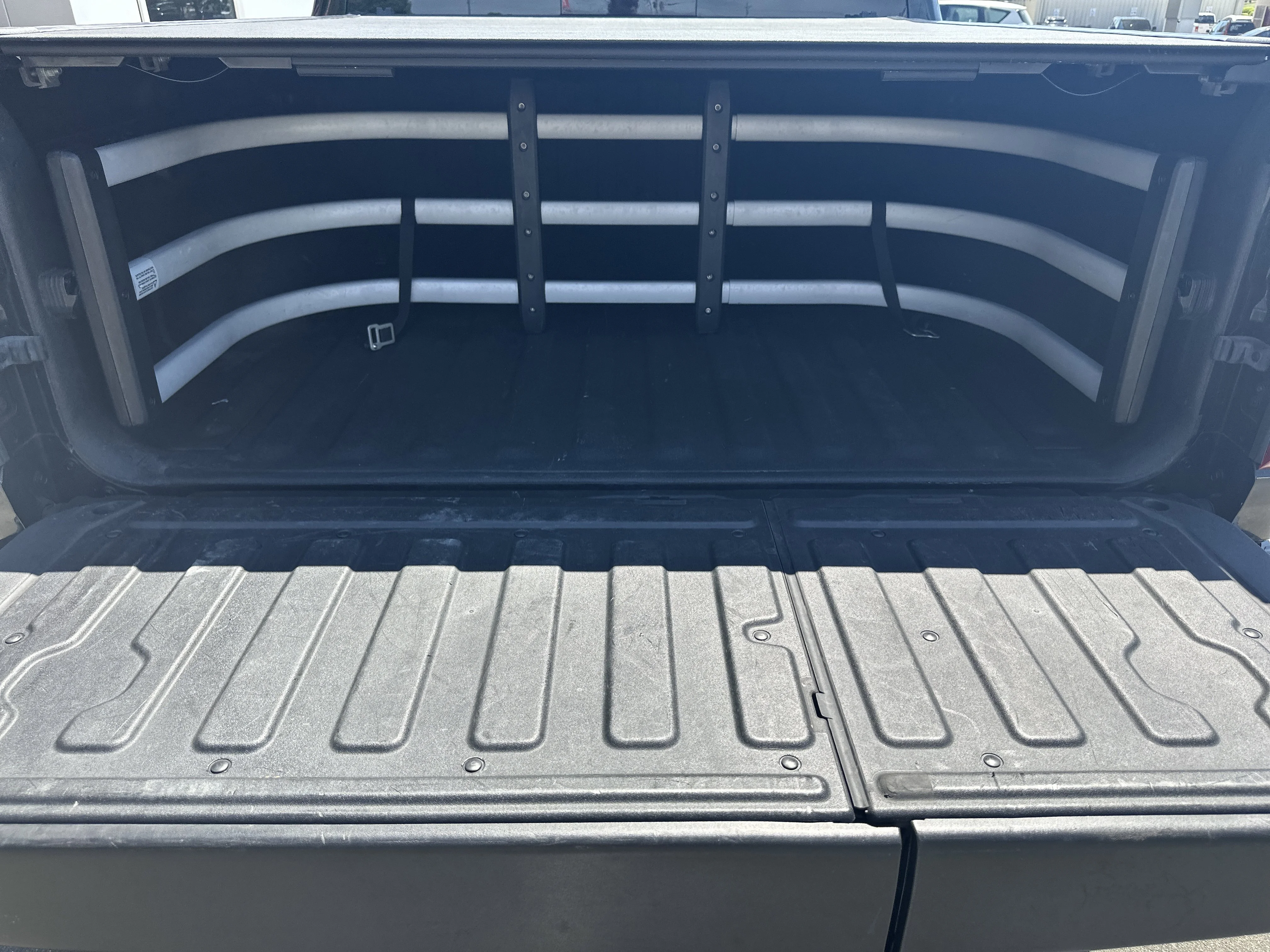 Used 2020 Diamond Black Crystal Pearlcoat Ram Laramie image 32
