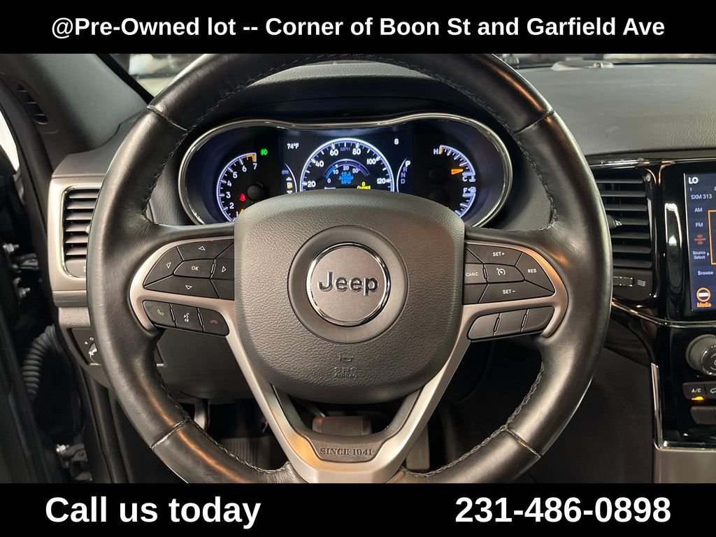Used 2020  Jeep Laredo image 19