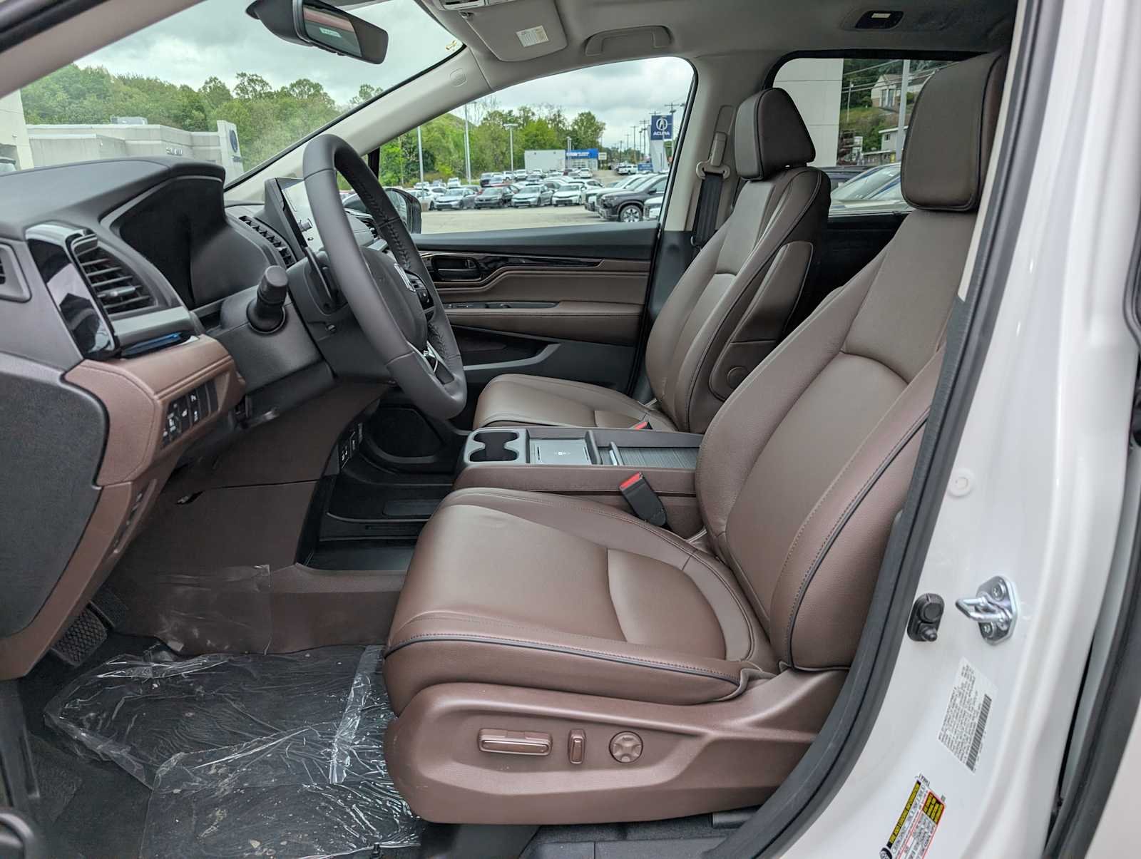 New 2026 Platinum White Pearl Honda Touring image 4