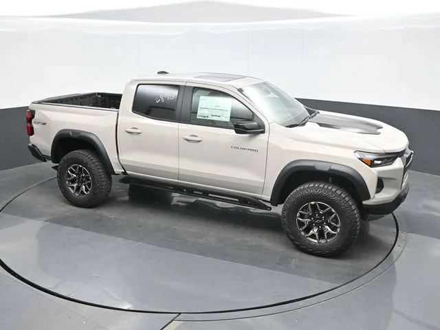 2026 Chevrolet Colorado ZR2 - Photo 15