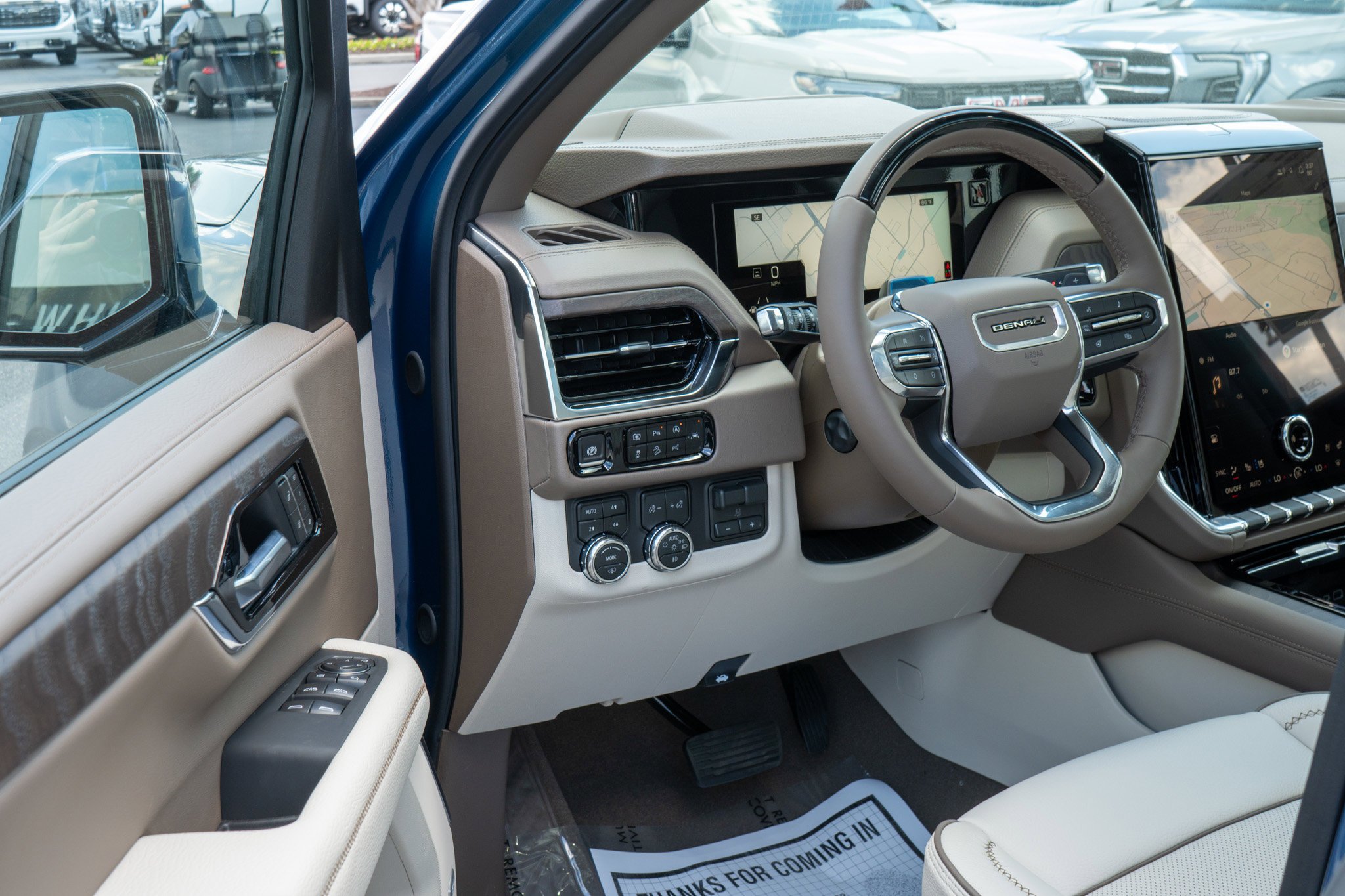 2026 GMC Yukon Denali - Photo 12