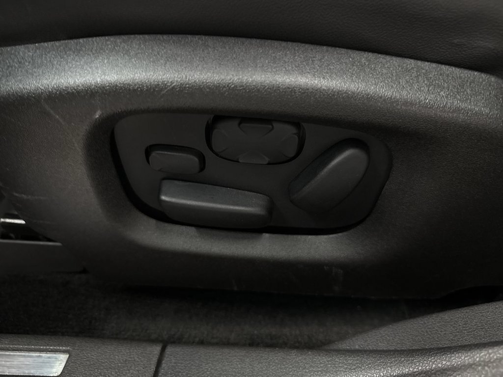 Used 2015 Tuxedo Black Lincoln Base image 31