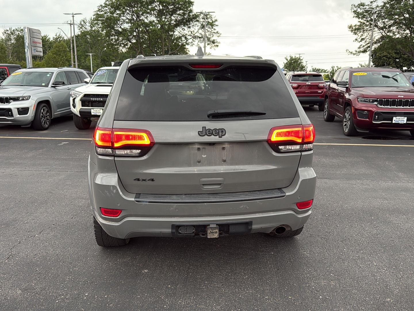 Used 2022 Sting-Gray Clearcoat Jeep Laredo X image 7