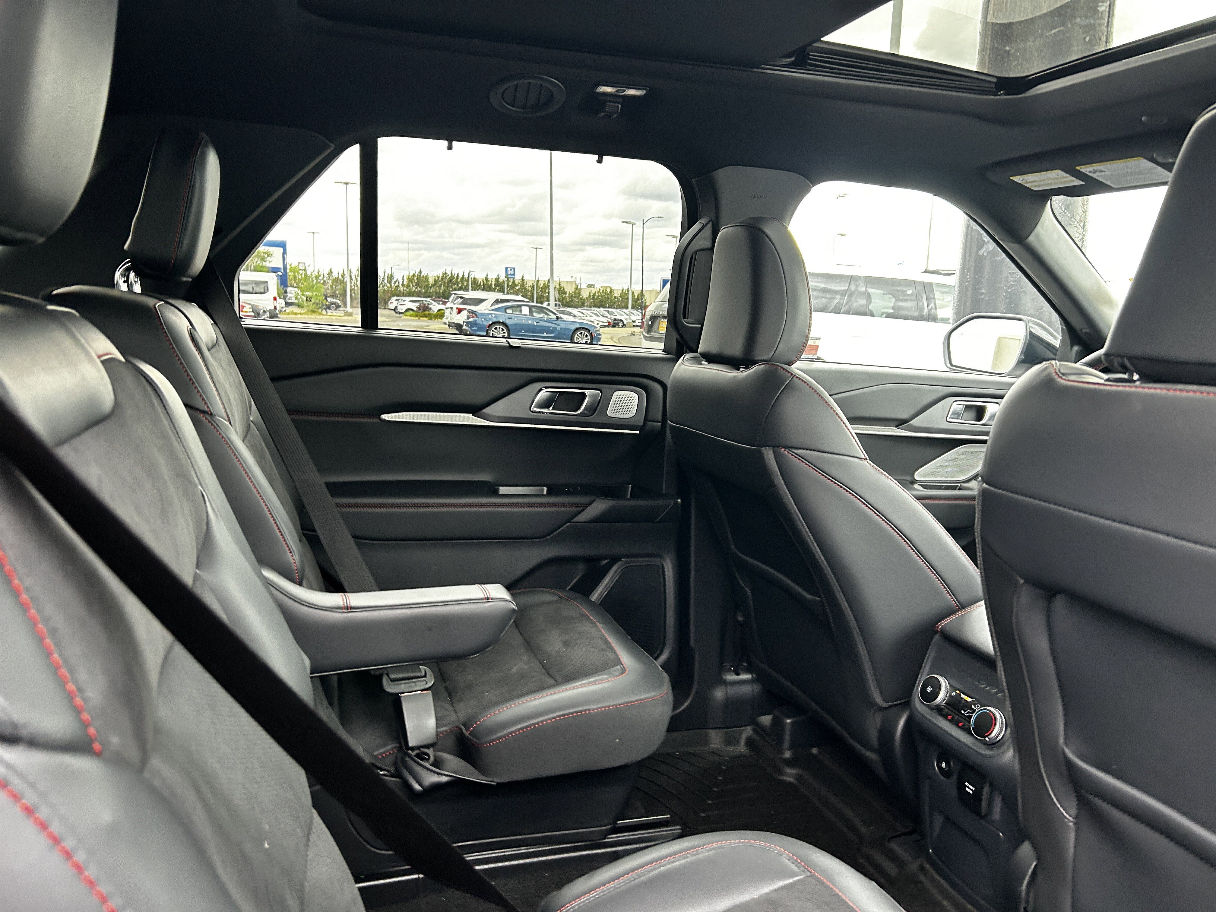 2025 Ford Explorer ST - Photo 12