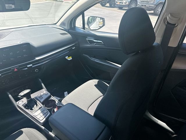 Used 2026 Snow White Pearl Kia LX image 22