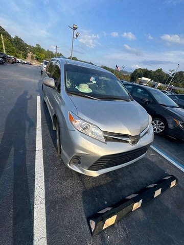 2020 Toyota Sienna LE