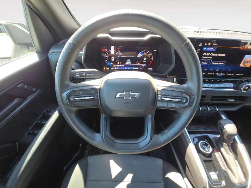 Used 2025 White Chevrolet Trail Boss image 11