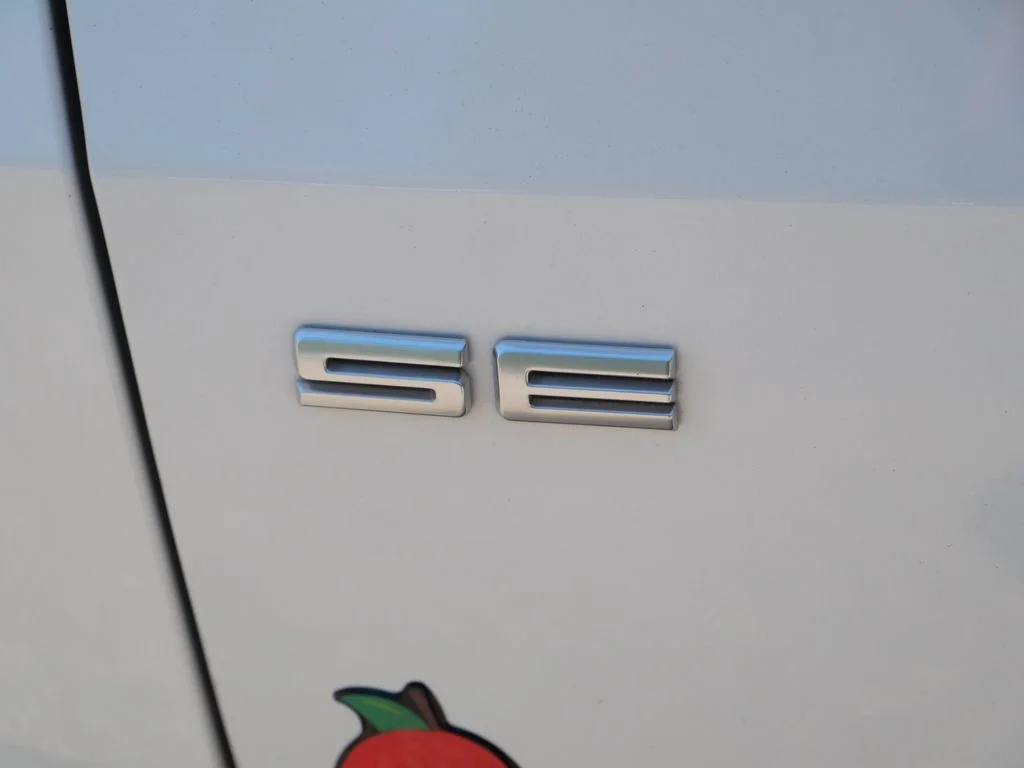 Certified Used 2022 White Ford SE image 10