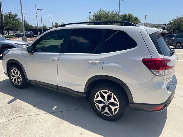 Used 2021 White Subaru Premium image 4