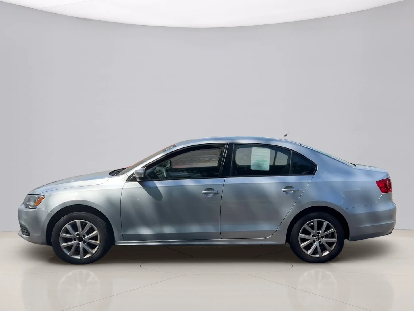 Used 2012 Silver Volkswagen SE image 2