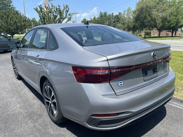 New 2026 Pyrite Silver Metallic Volkswagen 1.5T Sport image 3