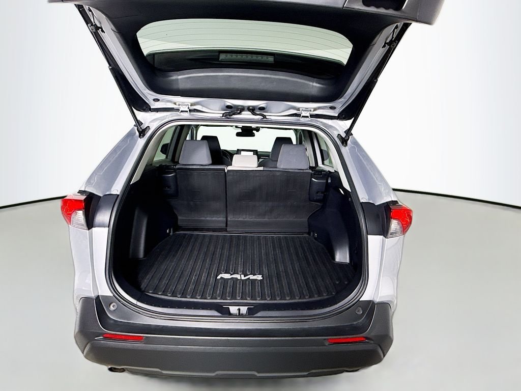 Used 2022 Silver Toyota XLE image 27