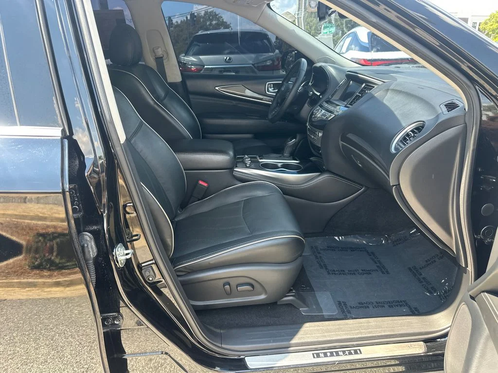 Used 2020 Black INFINITI LUXE image 11