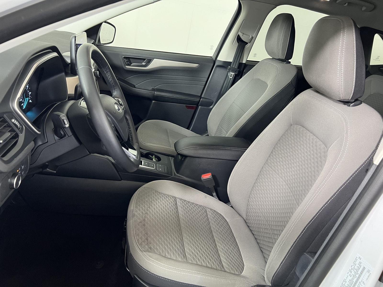 Used 2022 Wh Ford SE image 5
