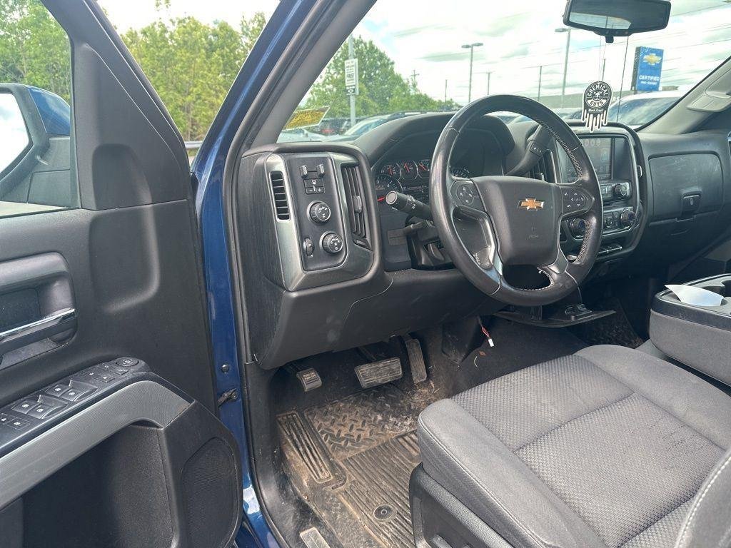 Used 2019 Deep Ocean Blue Chevrolet LT image 6